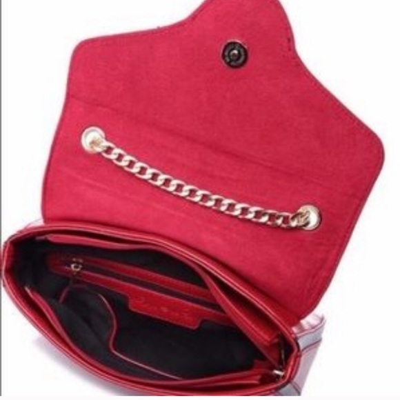 🎉HP🎉NEW Pink Haley Heart Shoulder Purse - Picture 4 of 8